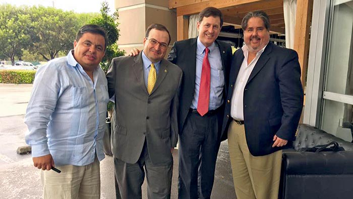 Humberto González y José Carlucho viajan a Costa Rica y llevan ayuda humanitaria