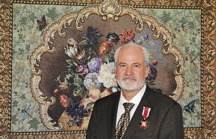 Conceden la condecoración “Cruz de Mérito” al alcalde Roberto Martell