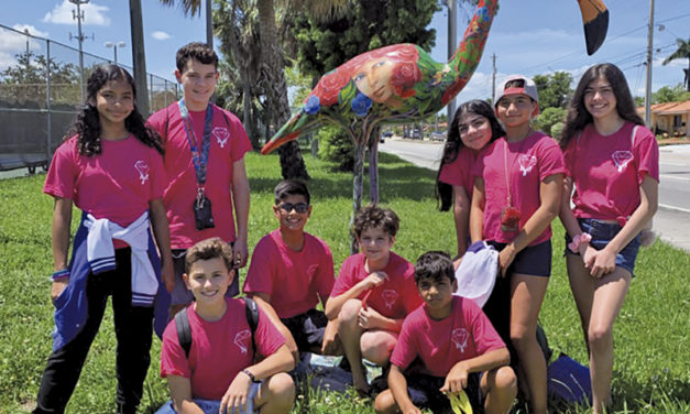 Delfi, la Artista y sus Flamingos