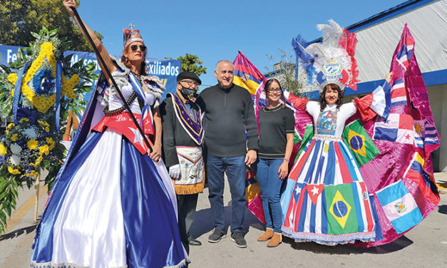 Hialeah Celebró su Desfile de JOSE MARTI y lleno de alegría la calle West 29 St.