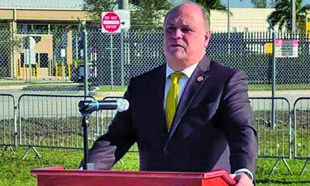 El comisionado del Distrito 12, Juan Carlos Bermúdez,enfoca su meta en ayudar a la comunidad