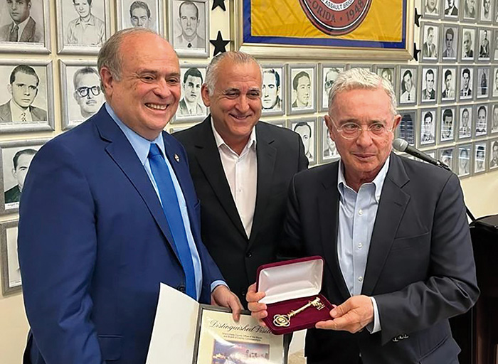 Uribe y Bermúdez instan al mundo libre a defender la democracia en América