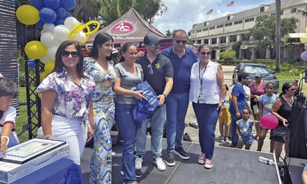 La familia Acevedo y La Colonia Medical Center celebraron su evento anual «Regreso a Clases»