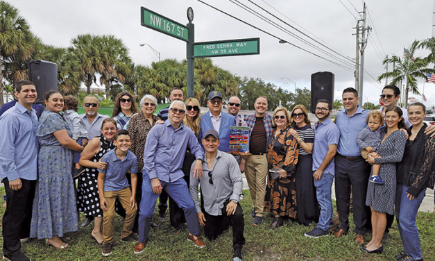 Celebración de la inauguración de la calle Fred Senra Way en Miami Lakes
