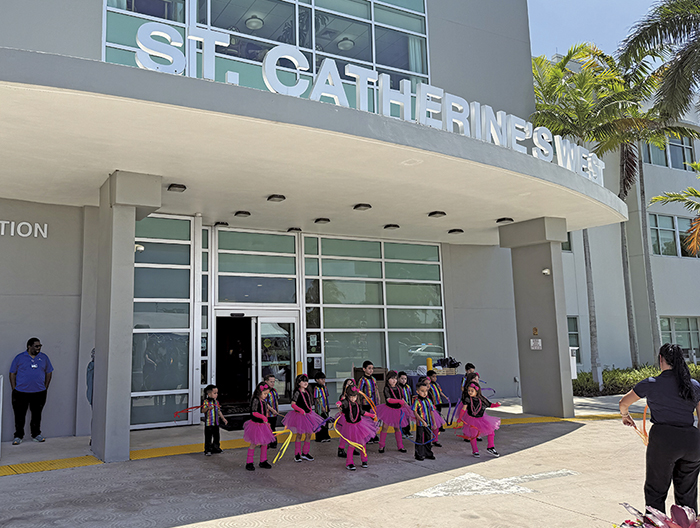 Bendición y Dedicación de la Estatua de Santa Catalina Labouré en el Hospital de Rehabilitación St. Catherine’s West