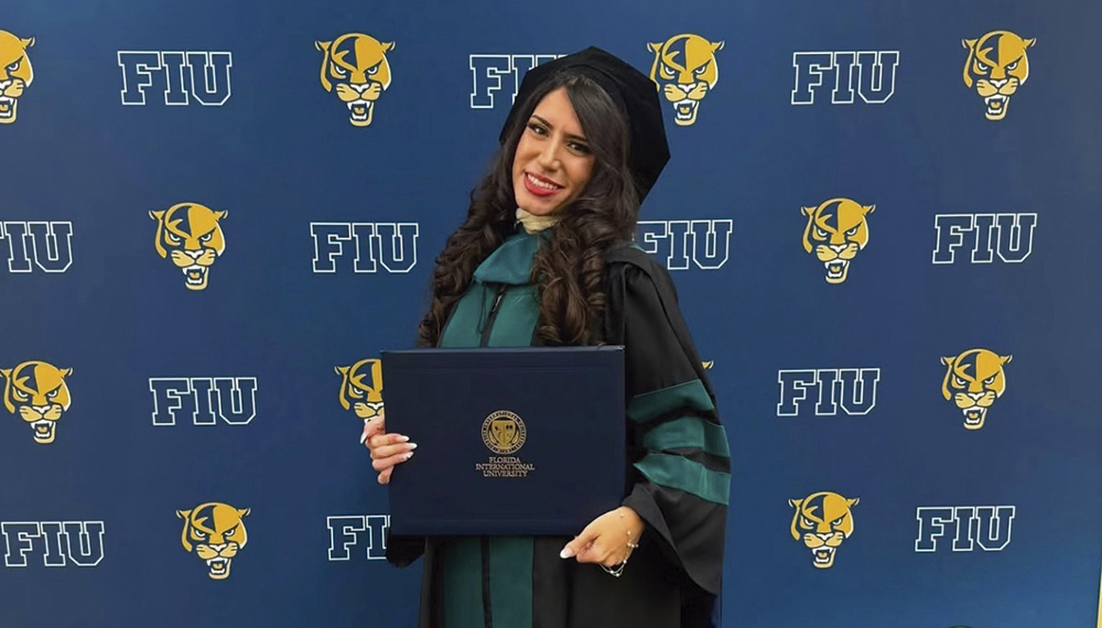 Trayectoria de excelencia: la Dra. Larissa Silva obtiene su doctorado en Fisioterapia
