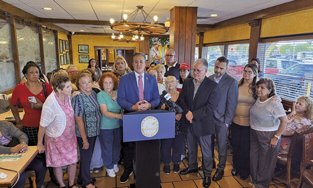 Un Nuevo Hogar, la Misma Misión: LHANC Continúa Sirviendo a Hialeah De Goodlet Park a Salon Tropical