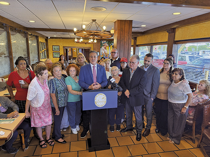 Un Nuevo Hogar, la Misma Misión: LHANC Continúa Sirviendo a Hialeah De Goodlet Park a Salon Tropical